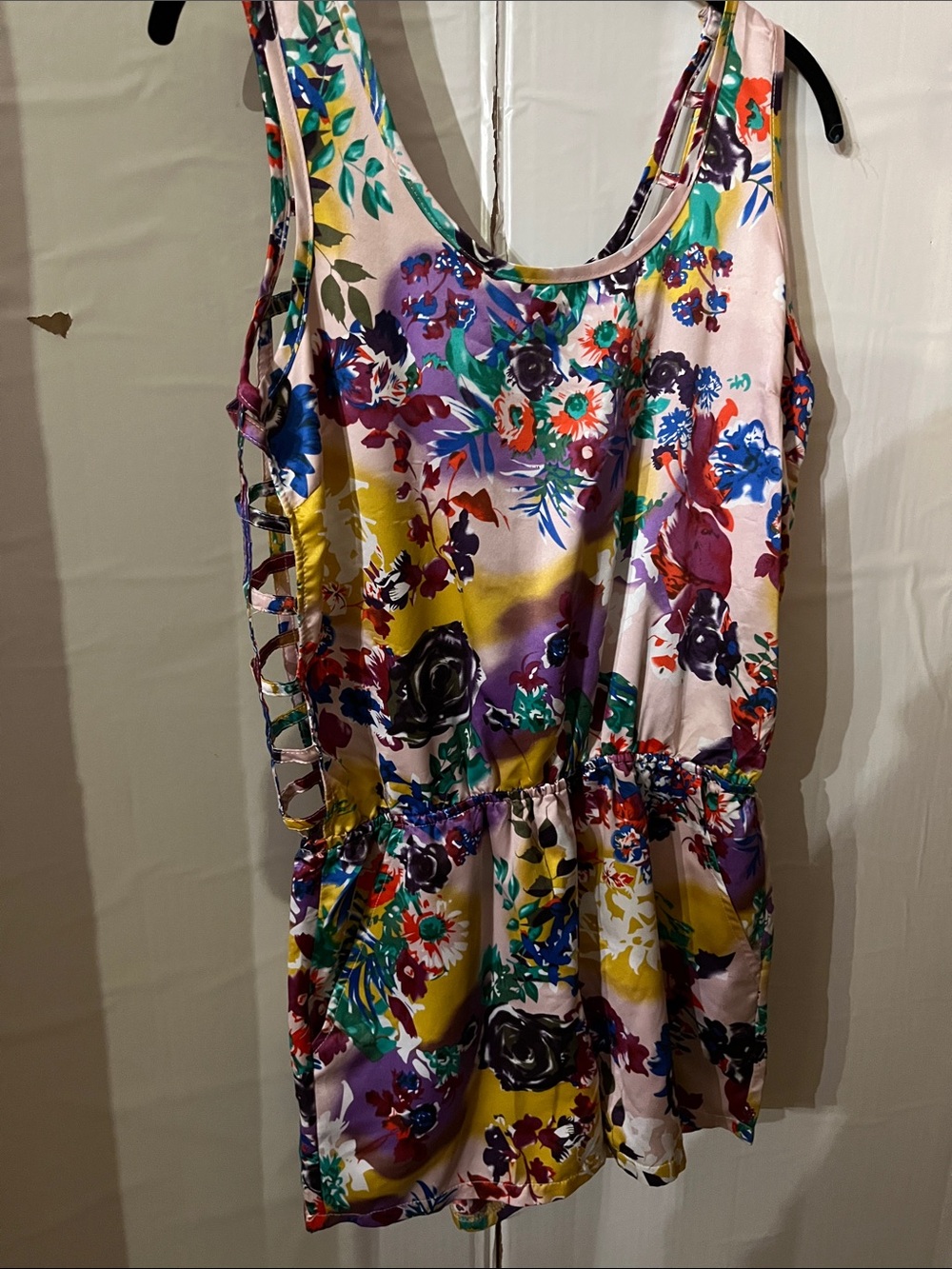 Floral Sleeveless Summer romper size large in Multicolor. Little bit too tight.